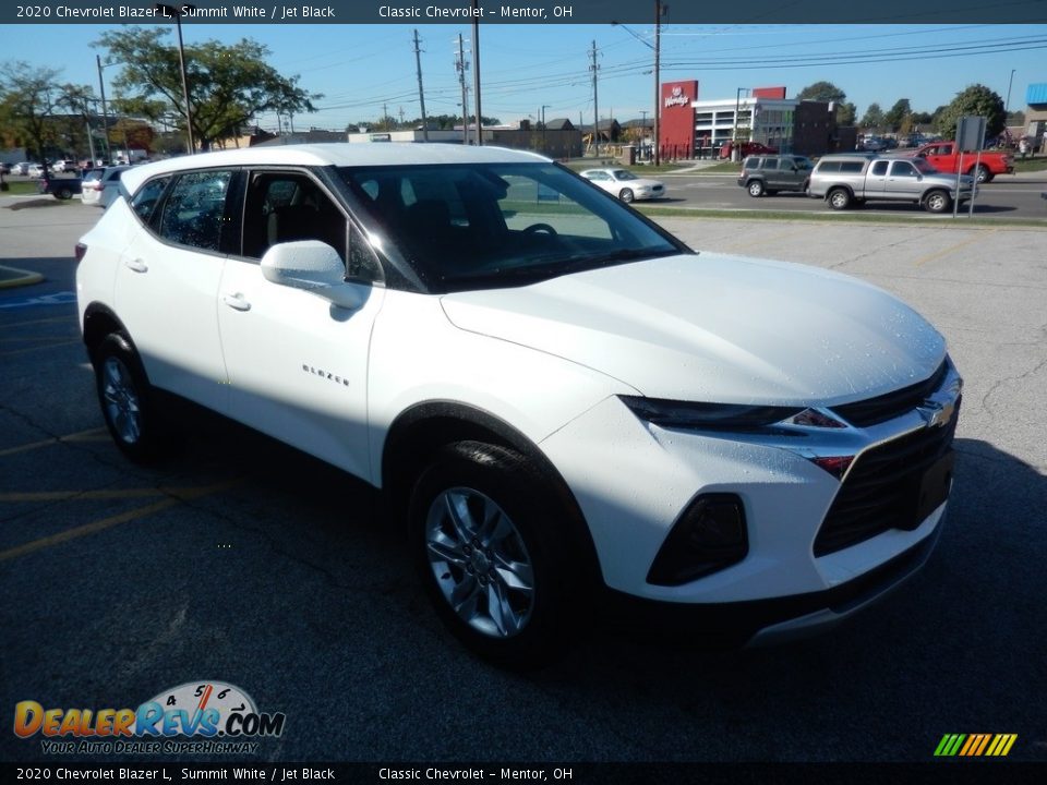 Front 3/4 View of 2020 Chevrolet Blazer L Photo #3