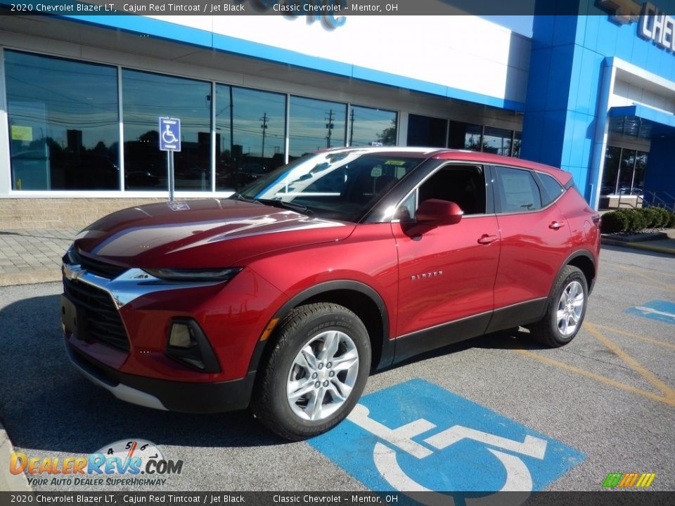 Front 3/4 View of 2020 Chevrolet Blazer LT Photo #1