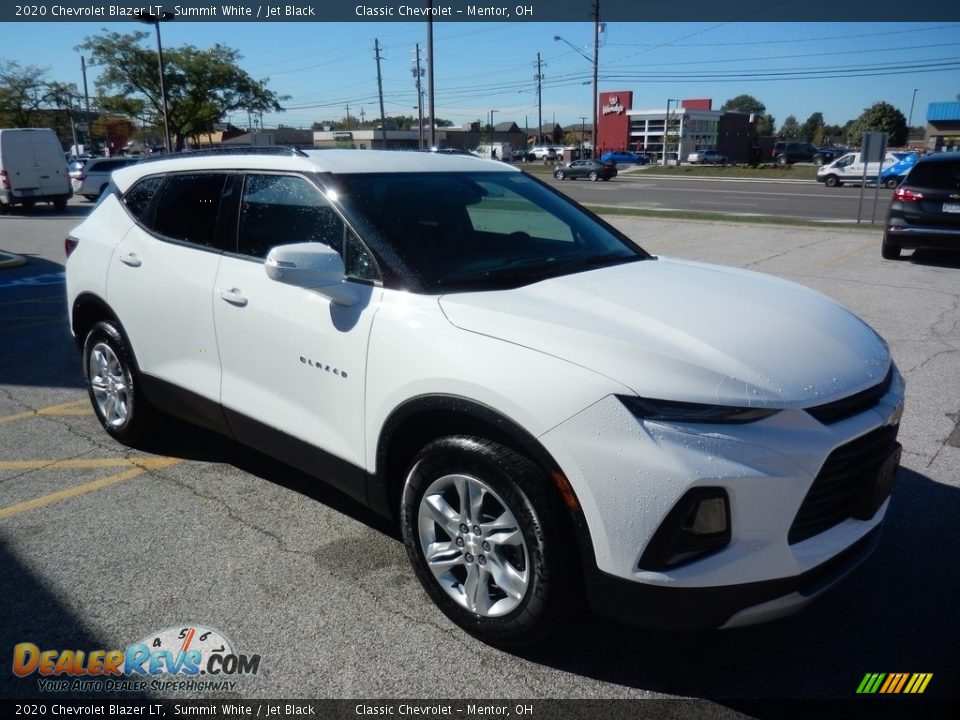 Front 3/4 View of 2020 Chevrolet Blazer LT Photo #3