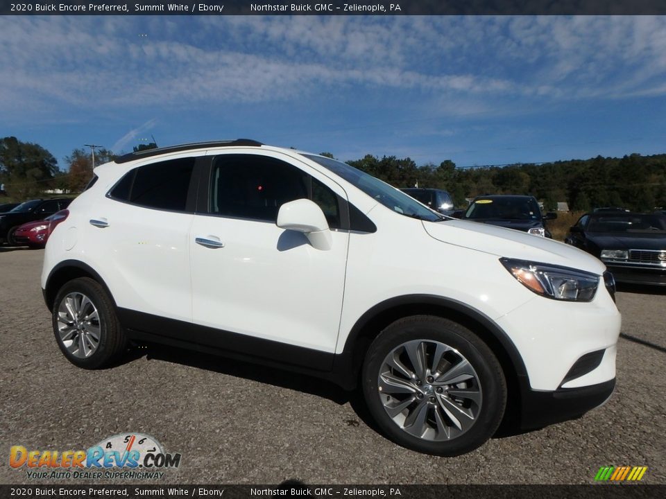 Front 3/4 View of 2020 Buick Encore Preferred Photo #3