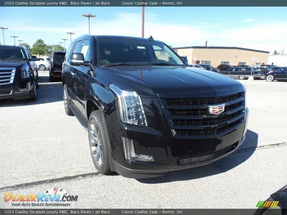 Front 3/4 View of 2020 Cadillac Escalade Luxury 4WD Photo #1