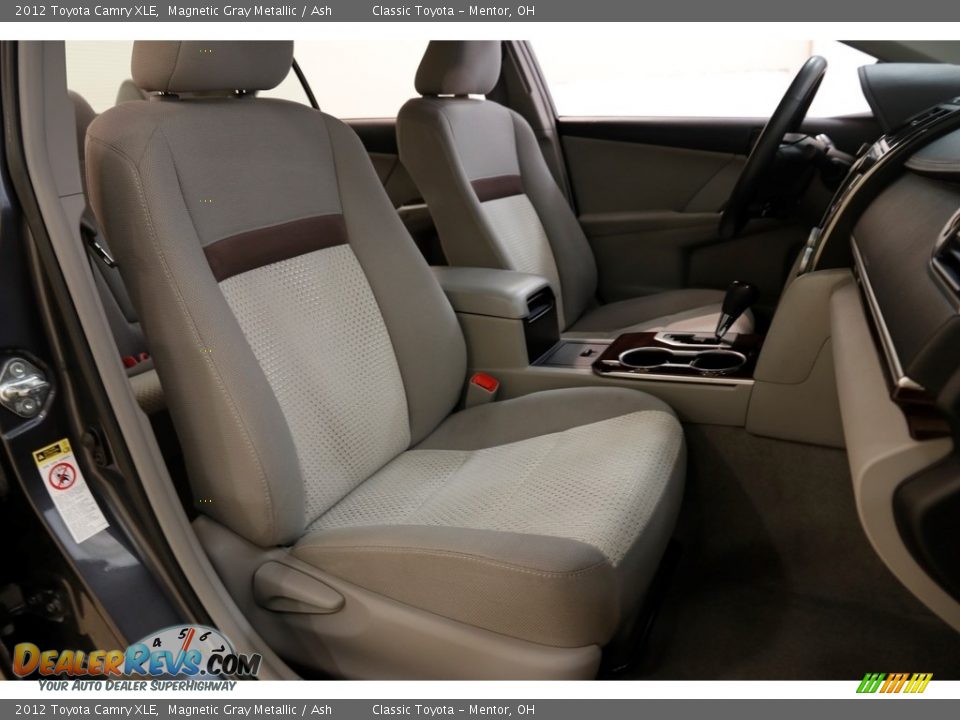 2012 Toyota Camry XLE Magnetic Gray Metallic / Ash Photo #16