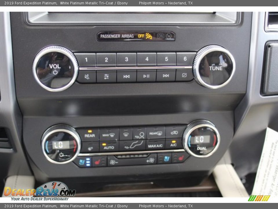 2019 Ford Expedition Platinum White Platinum Metallic Tri-Coat / Ebony Photo #16