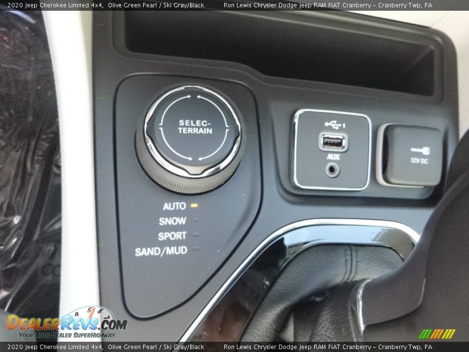 Controls of 2020 Jeep Cherokee Limited 4x4 Photo #16