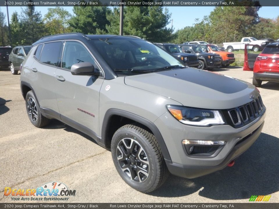 Front 3/4 View of 2020 Jeep Compass Trailhawk 4x4 Photo #7