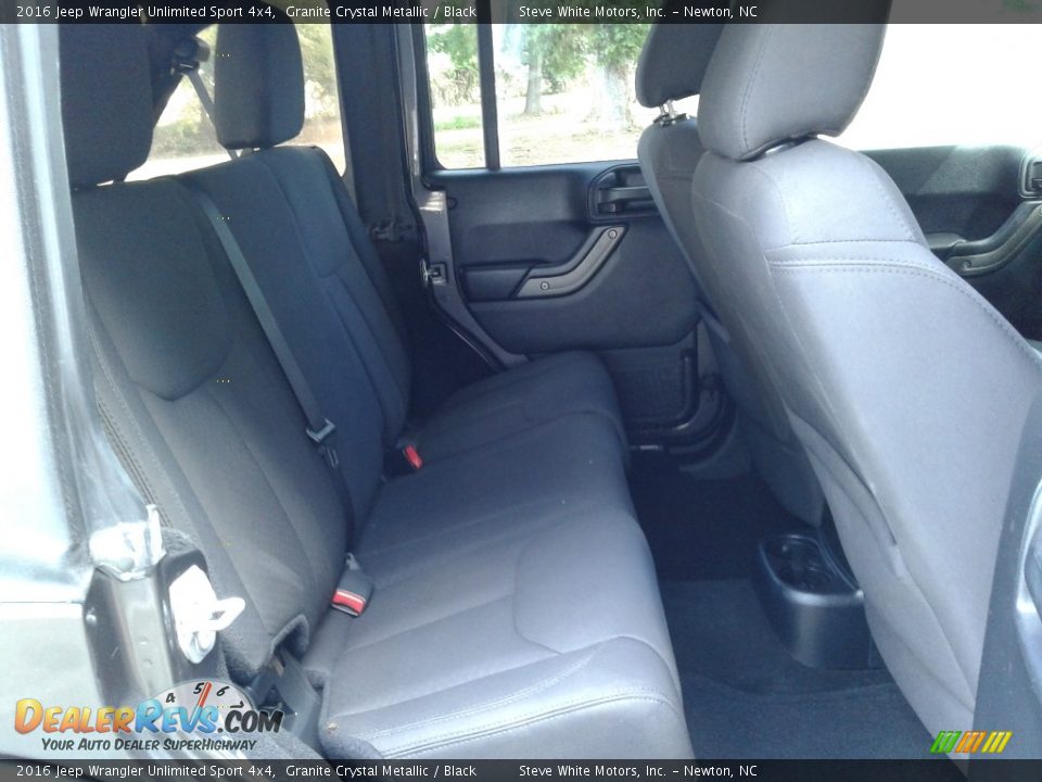 2016 Jeep Wrangler Unlimited Sport 4x4 Granite Crystal Metallic / Black Photo #13