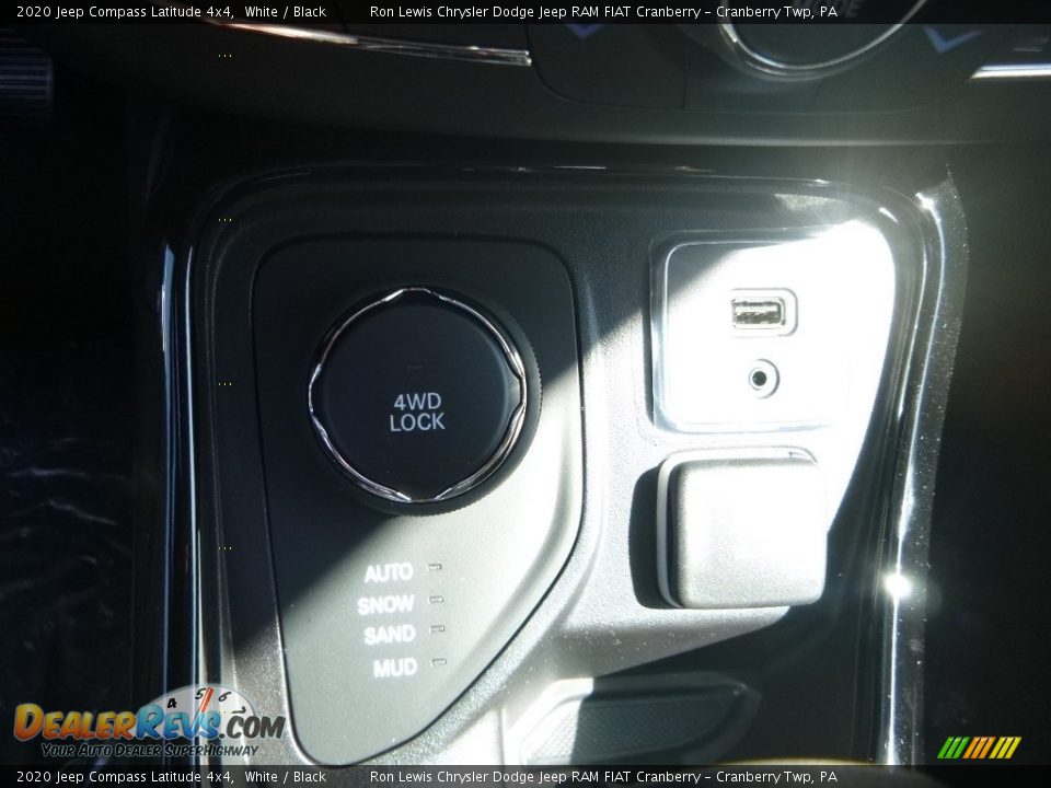 2020 Jeep Compass Latitude 4x4 White / Black Photo #18
