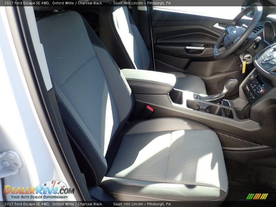 2017 Ford Escape SE 4WD Oxford White / Charcoal Black Photo #11