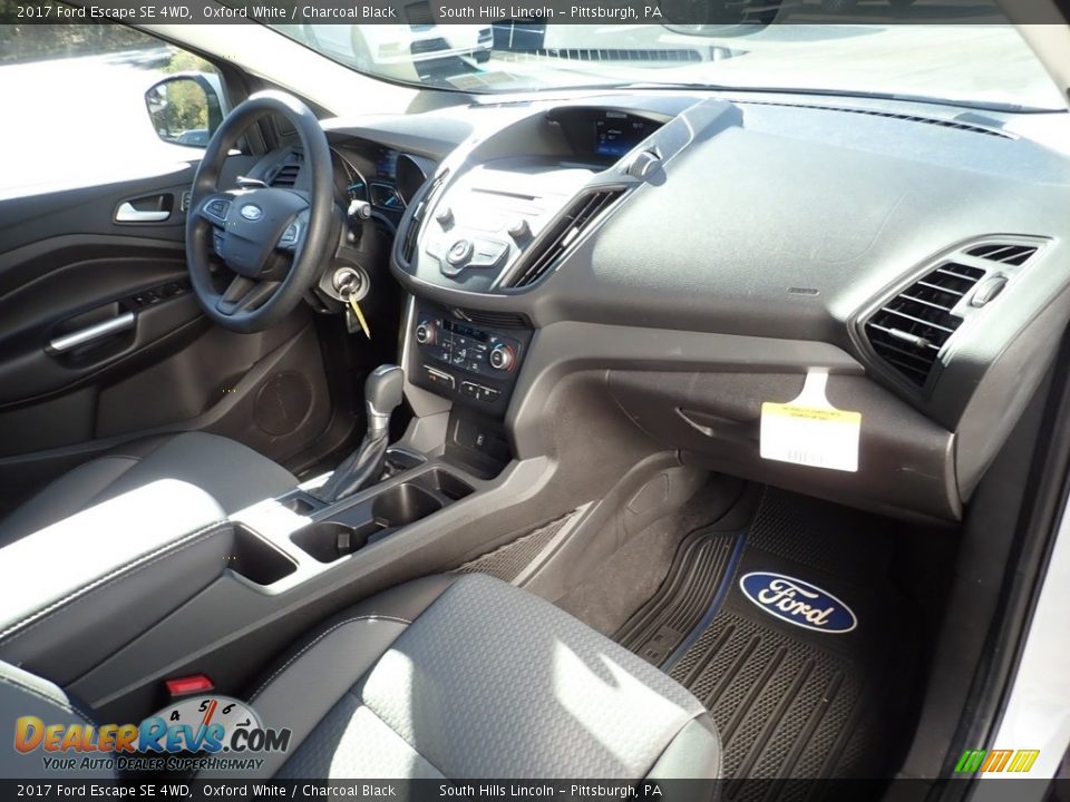 2017 Ford Escape SE 4WD Oxford White / Charcoal Black Photo #12
