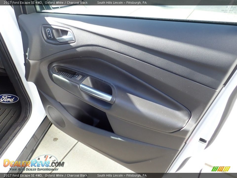 2017 Ford Escape SE 4WD Oxford White / Charcoal Black Photo #13