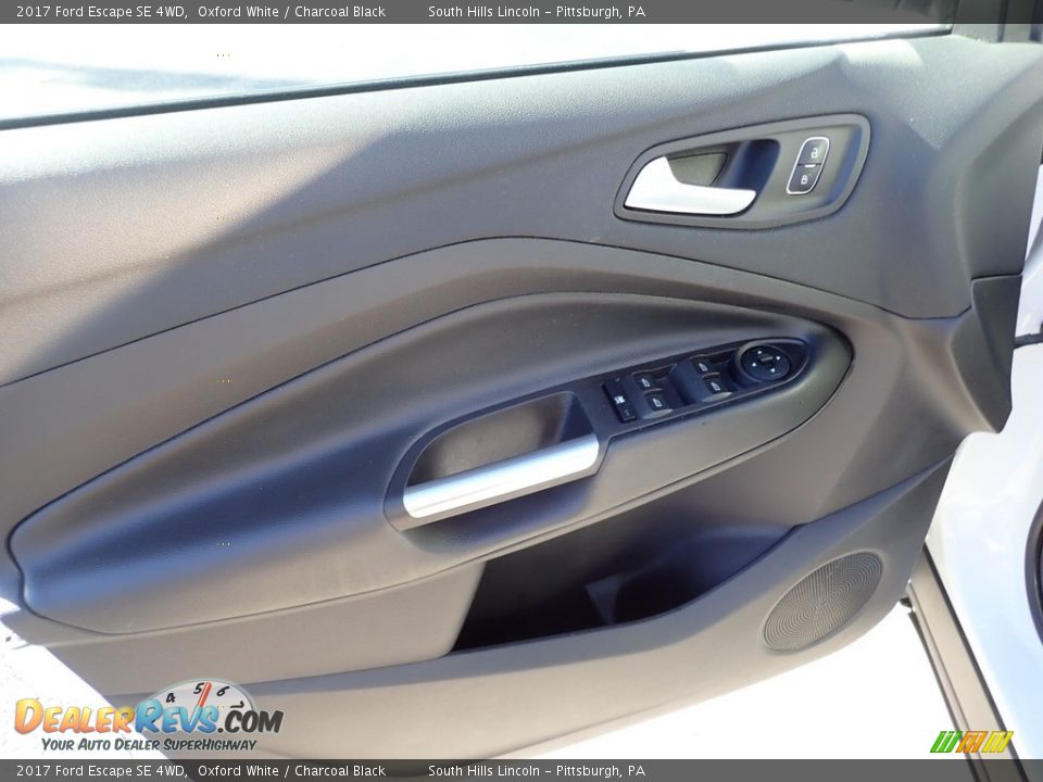 2017 Ford Escape SE 4WD Oxford White / Charcoal Black Photo #18