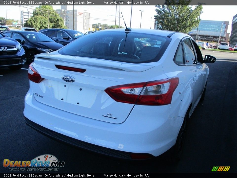 2013 Ford Focus SE Sedan Oxford White / Medium Light Stone Photo #5
