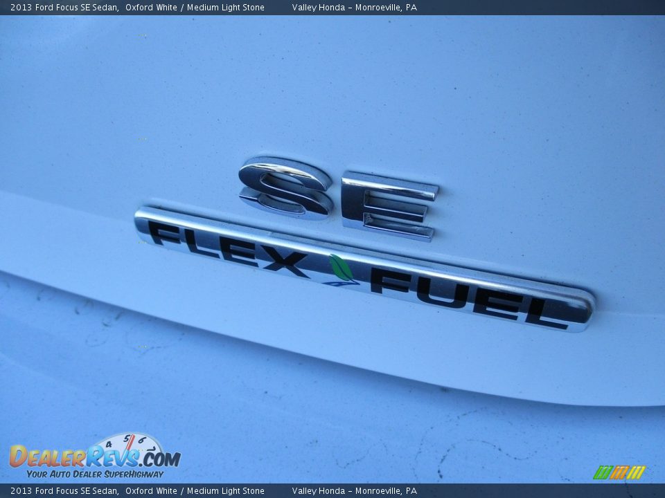 2013 Ford Focus SE Sedan Oxford White / Medium Light Stone Photo #6