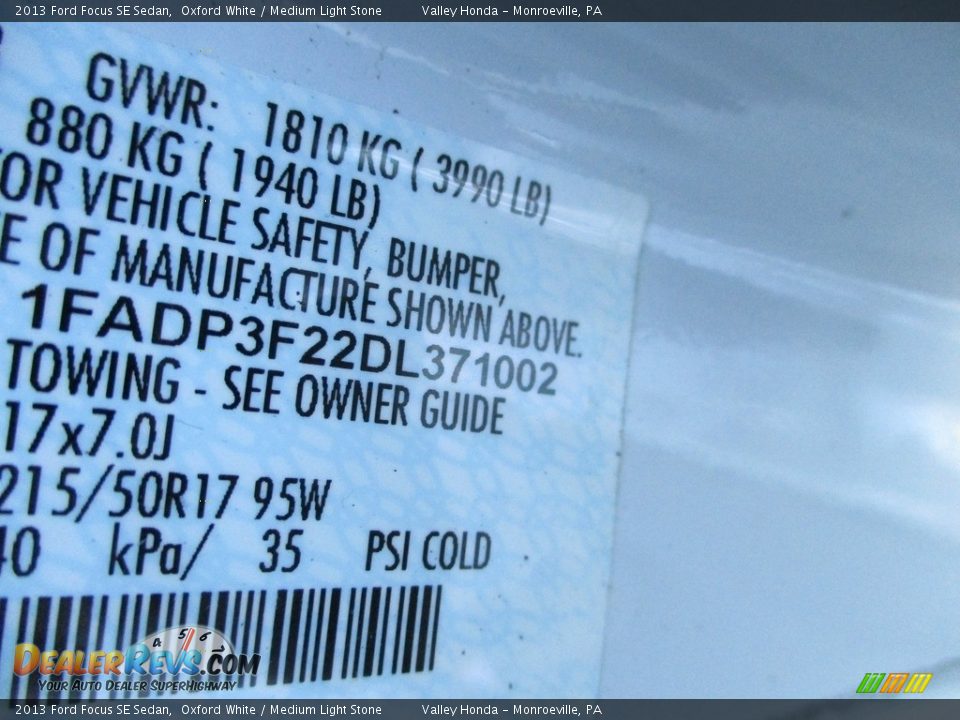 2013 Ford Focus SE Sedan Oxford White / Medium Light Stone Photo #19