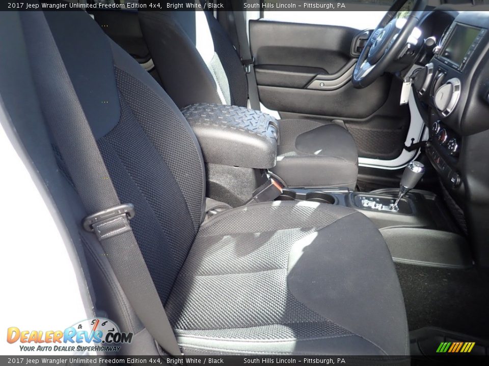 2017 Jeep Wrangler Unlimited Freedom Edition 4x4 Bright White / Black Photo #10