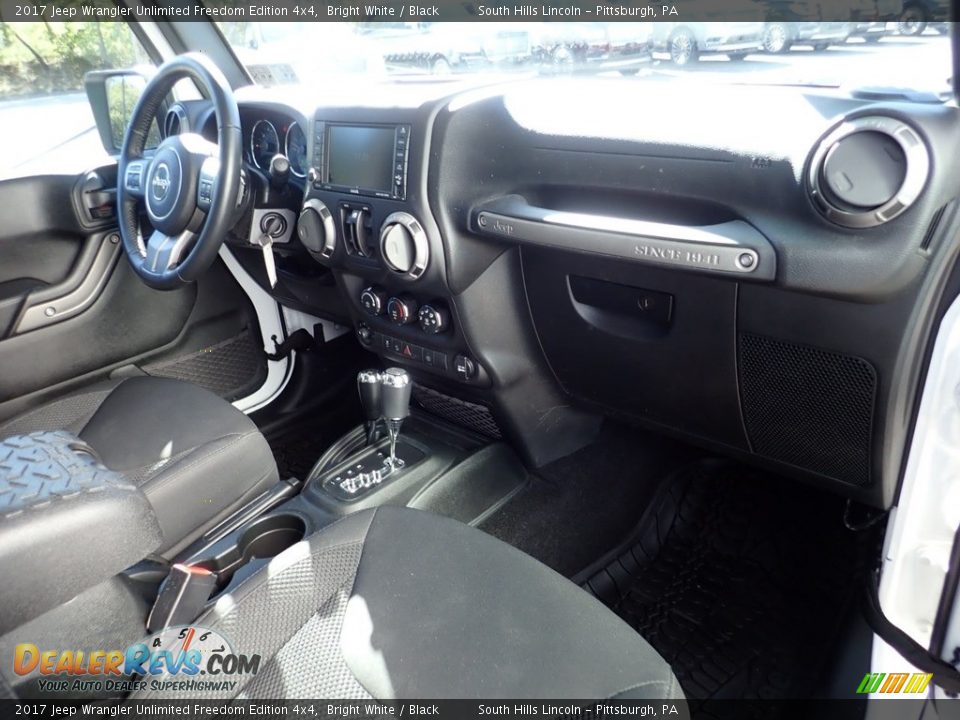 2017 Jeep Wrangler Unlimited Freedom Edition 4x4 Bright White / Black Photo #11