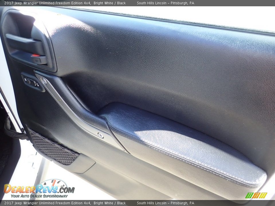 2017 Jeep Wrangler Unlimited Freedom Edition 4x4 Bright White / Black Photo #12