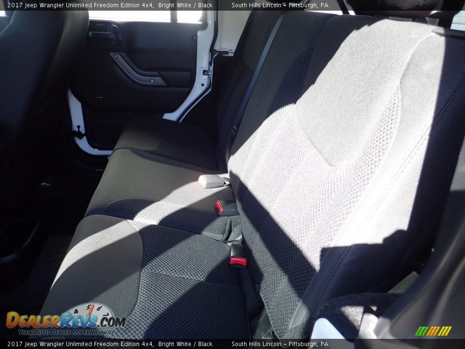2017 Jeep Wrangler Unlimited Freedom Edition 4x4 Bright White / Black Photo #16