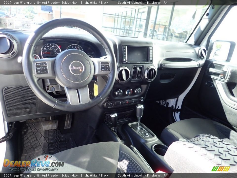 2017 Jeep Wrangler Unlimited Freedom Edition 4x4 Bright White / Black Photo #17