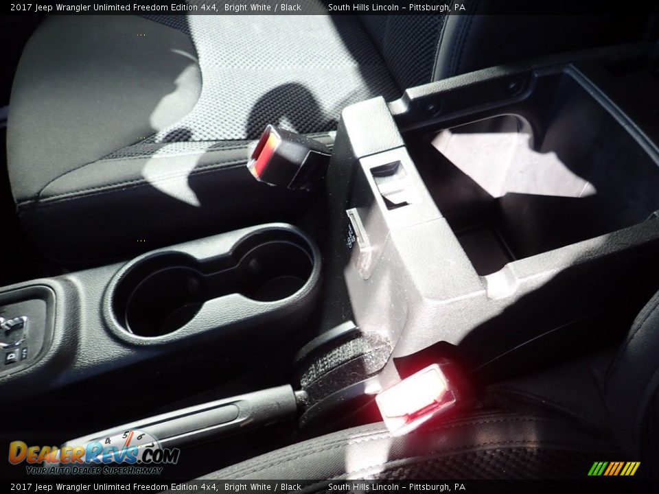 2017 Jeep Wrangler Unlimited Freedom Edition 4x4 Bright White / Black Photo #21