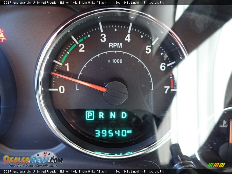 2017 Jeep Wrangler Unlimited Freedom Edition 4x4 Bright White / Black Photo #25