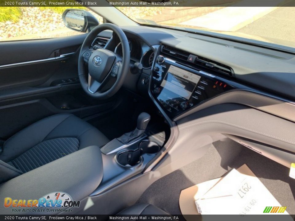 2020 Toyota Camry SE Predawn Gray Mica / Black Photo #16