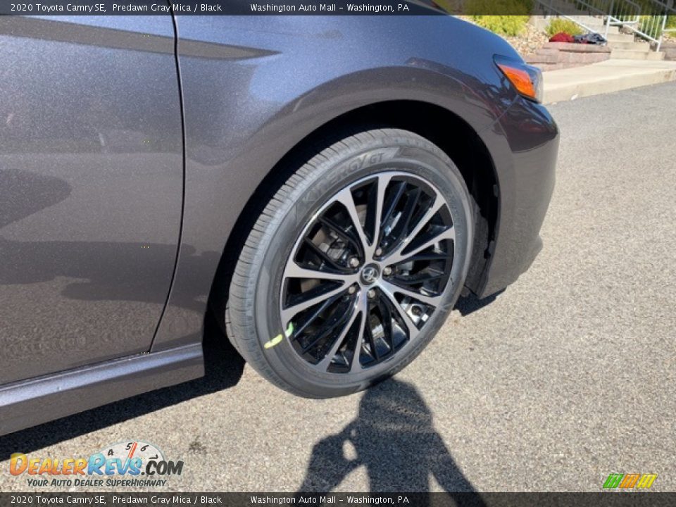 2020 Toyota Camry SE Predawn Gray Mica / Black Photo #18