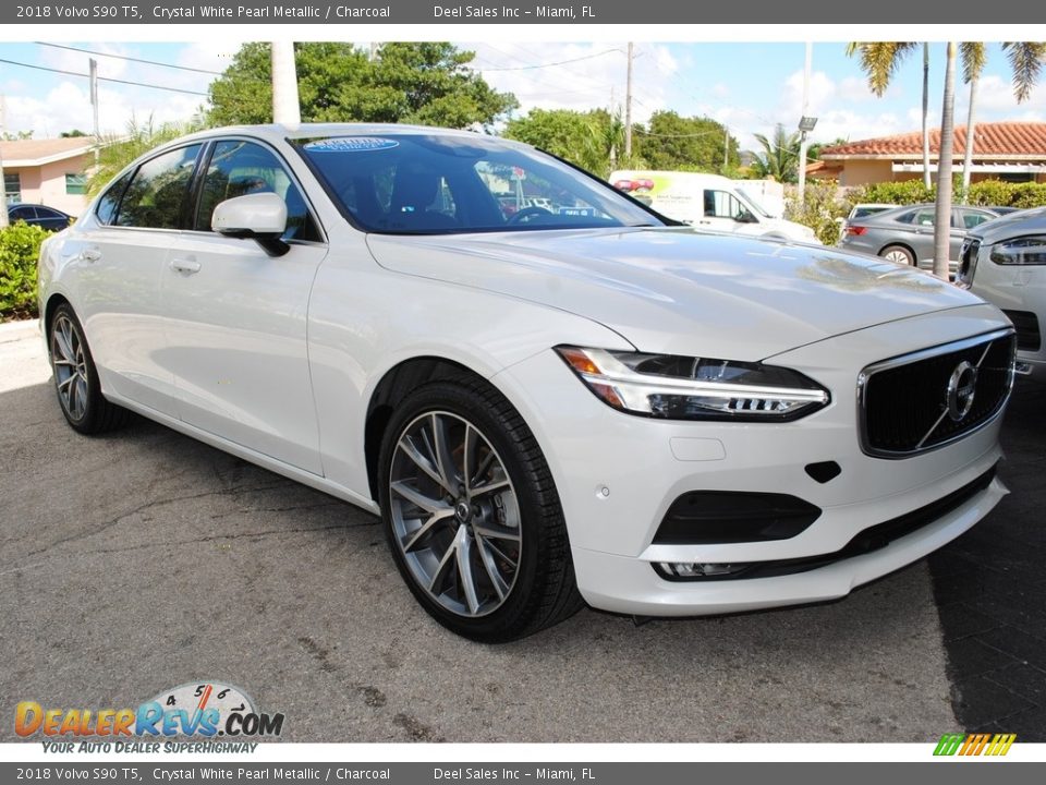 Front 3/4 View of 2018 Volvo S90 T5 Photo #2