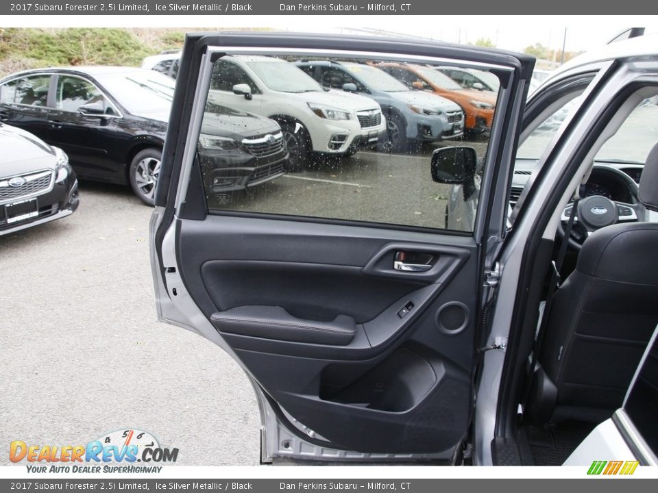2017 Subaru Forester 2.5i Limited Ice Silver Metallic / Black Photo #11