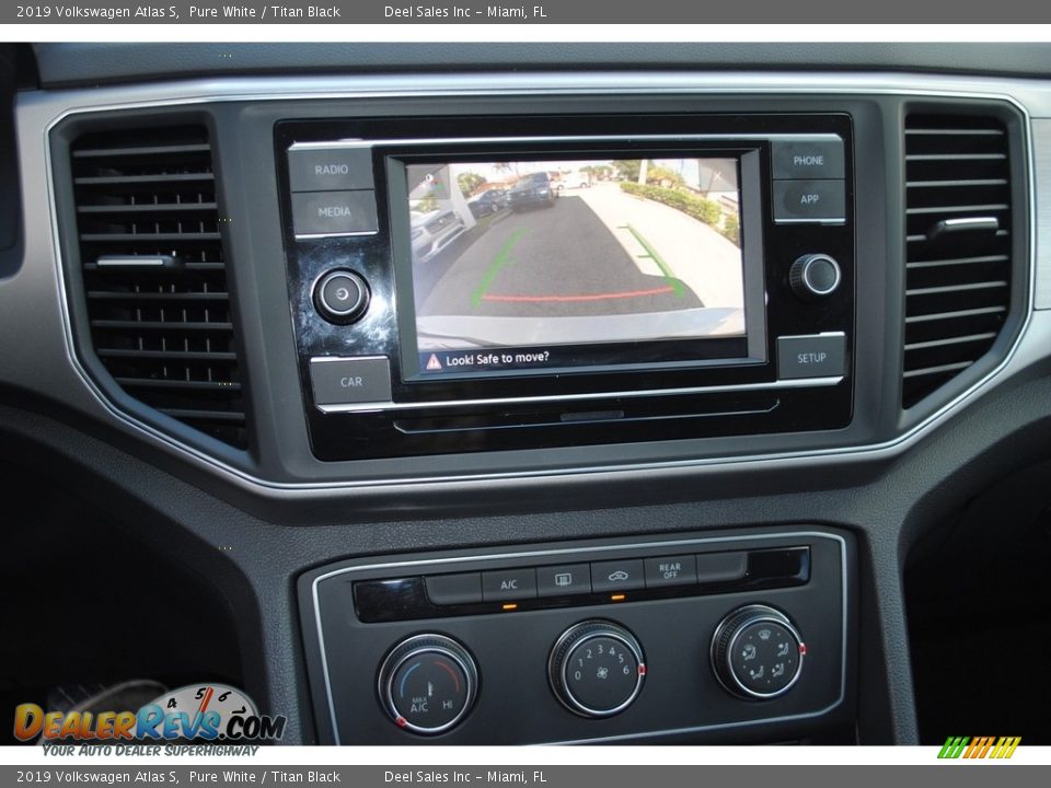 Controls of 2019 Volkswagen Atlas S Photo #14