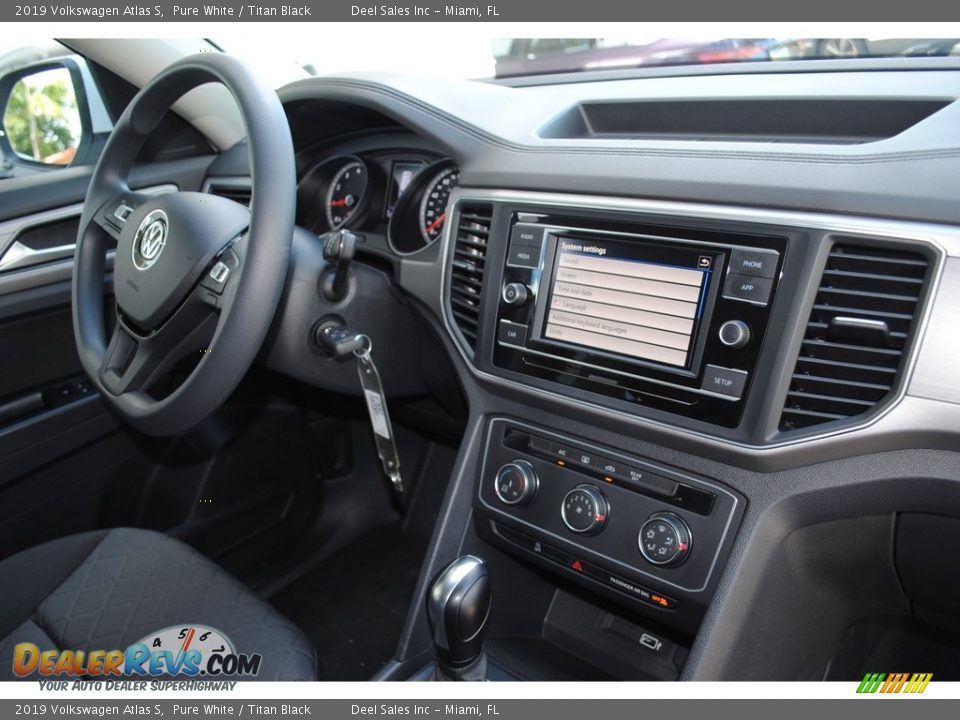 Controls of 2019 Volkswagen Atlas S Photo #17