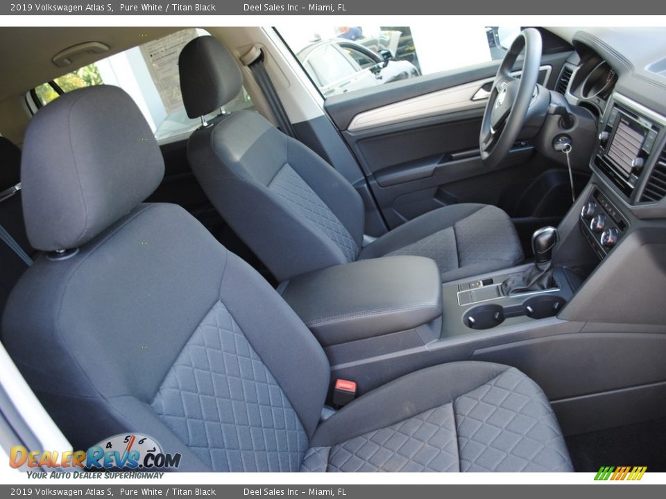 Front Seat of 2019 Volkswagen Atlas S Photo #18