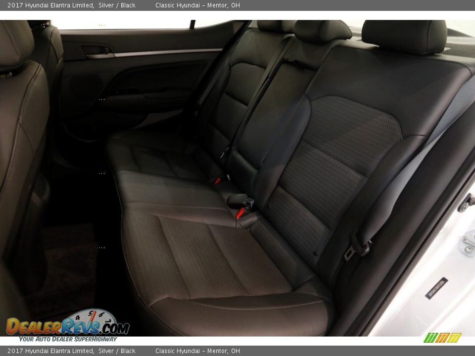 2017 Hyundai Elantra Limited Silver / Black Photo #17
