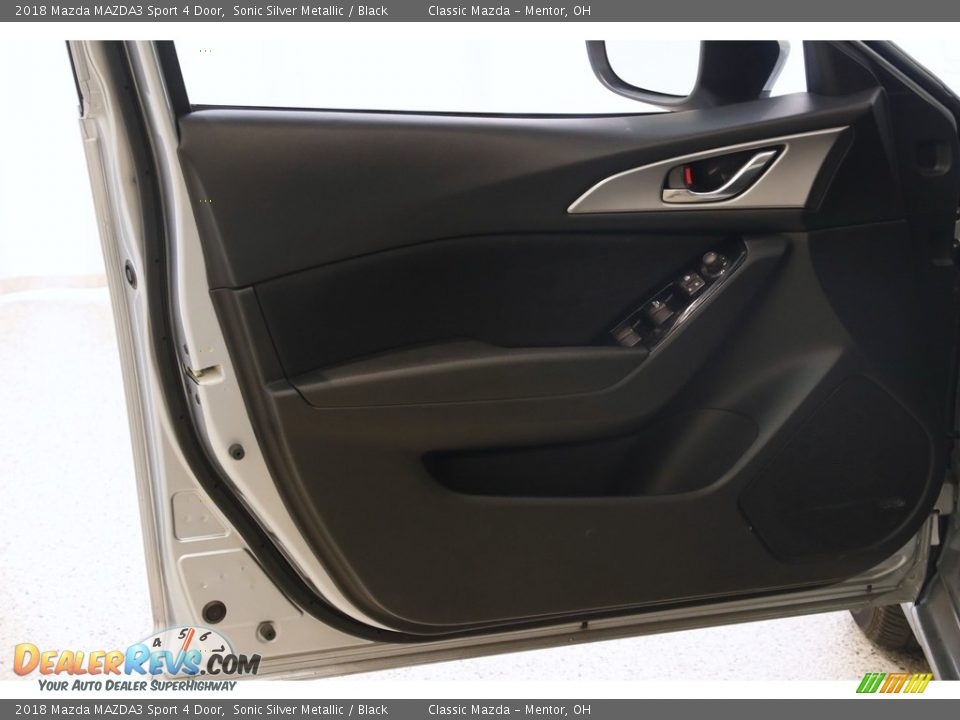 2018 Mazda MAZDA3 Sport 4 Door Sonic Silver Metallic / Black Photo #4