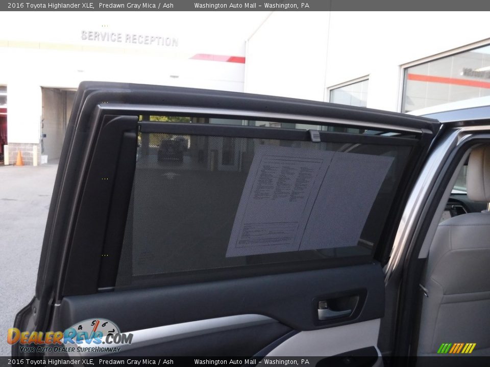 2016 Toyota Highlander XLE Predawn Gray Mica / Ash Photo #24