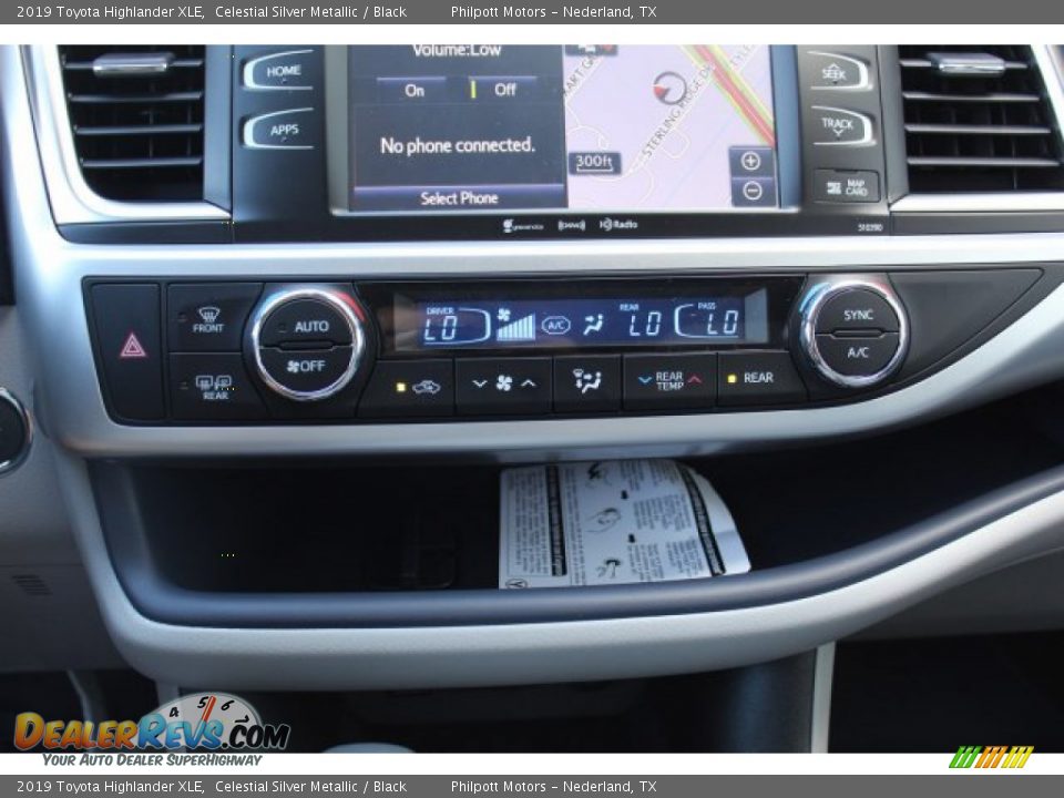 2019 Toyota Highlander XLE Celestial Silver Metallic / Black Photo #17