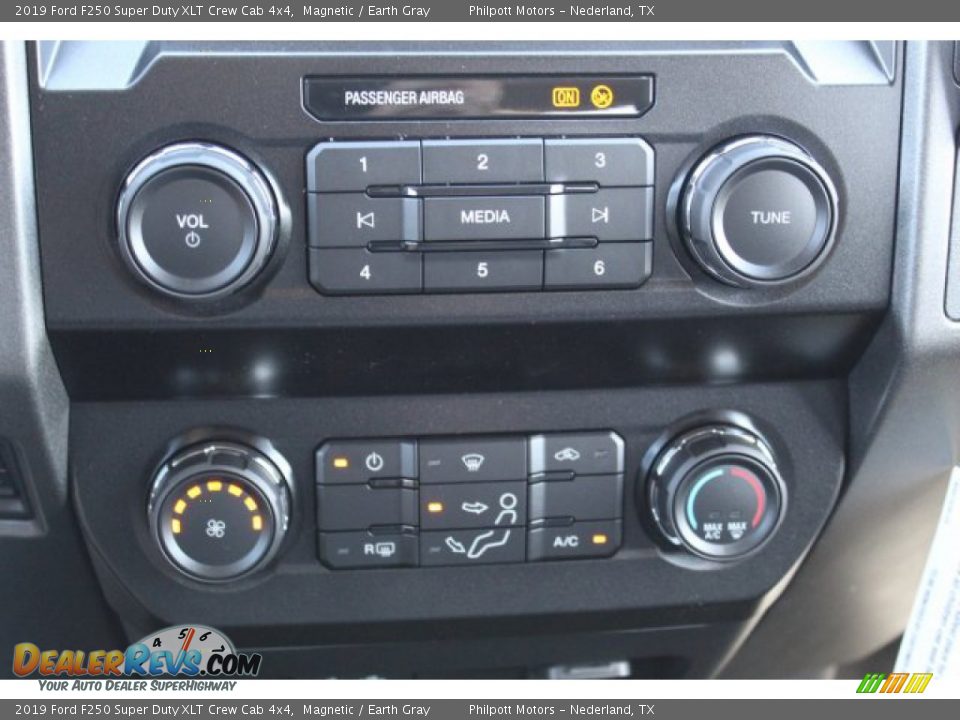 2019 Ford F250 Super Duty XLT Crew Cab 4x4 Magnetic / Earth Gray Photo #16