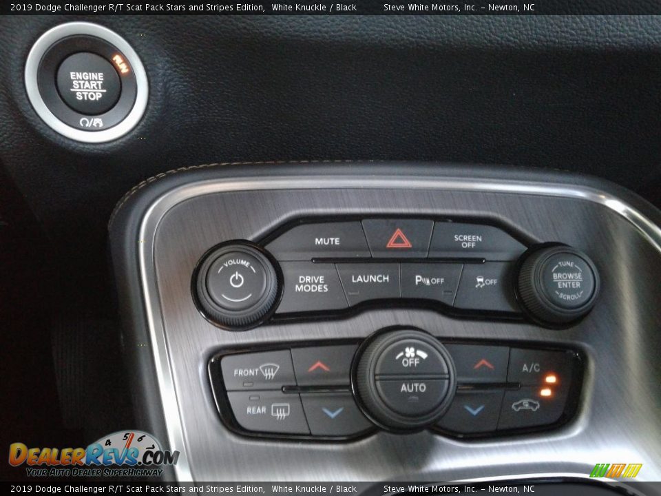 2019 Dodge Challenger R/T Scat Pack Stars and Stripes Edition White Knuckle / Black Photo #28