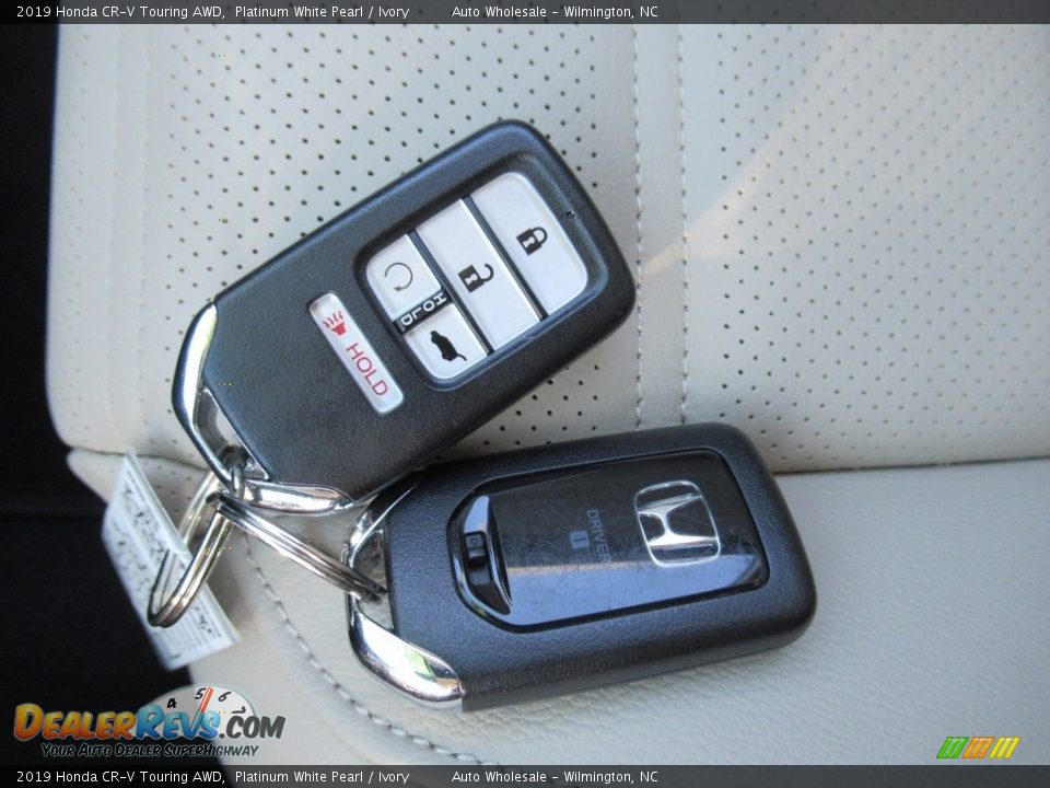 2019 Honda CR-V Touring AWD Platinum White Pearl / Ivory Photo #20