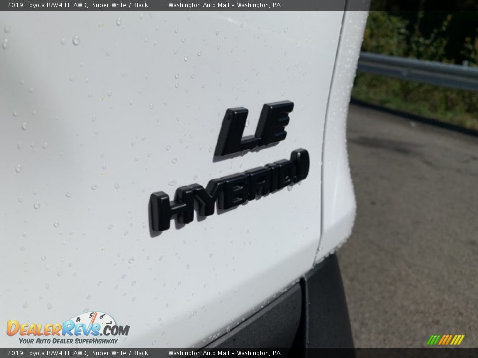 2019 Toyota RAV4 LE AWD Super White / Black Photo #10