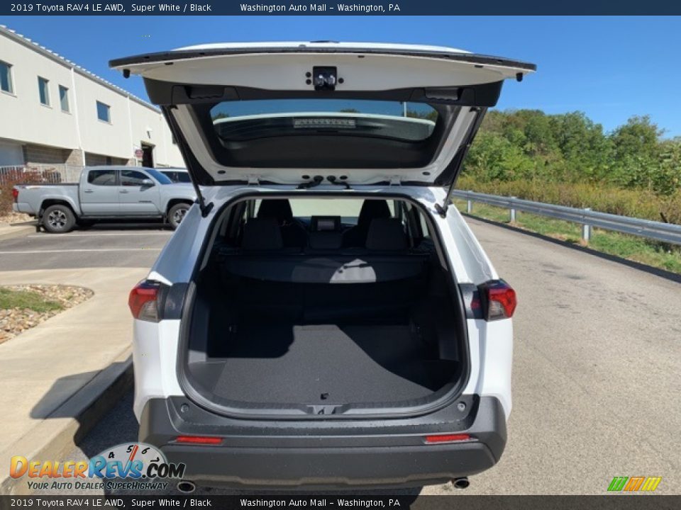 2019 Toyota RAV4 LE AWD Super White / Black Photo #11