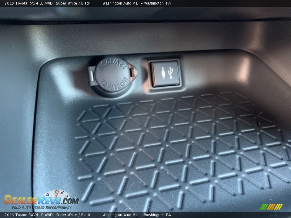2019 Toyota RAV4 LE AWD Super White / Black Photo #24