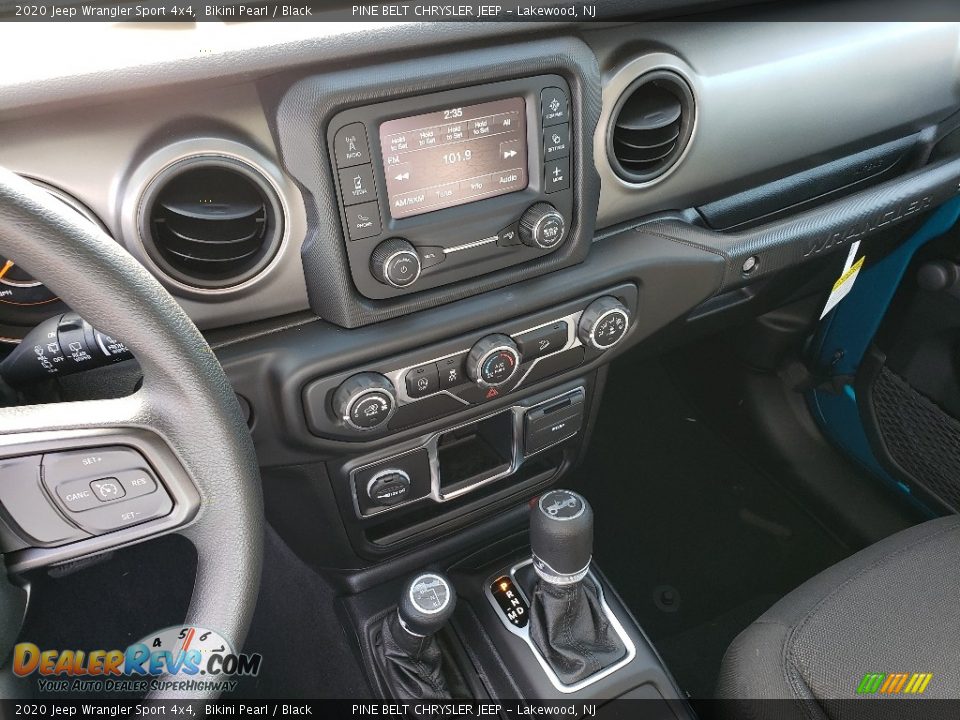 Controls of 2020 Jeep Wrangler Sport 4x4 Photo #10