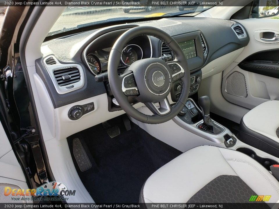 2020 Jeep Compass Latitude 4x4 Diamond Black Crystal Pearl / Ski Gray/Black Photo #7