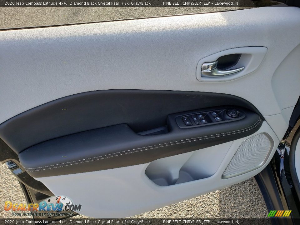 2020 Jeep Compass Latitude 4x4 Diamond Black Crystal Pearl / Ski Gray/Black Photo #8