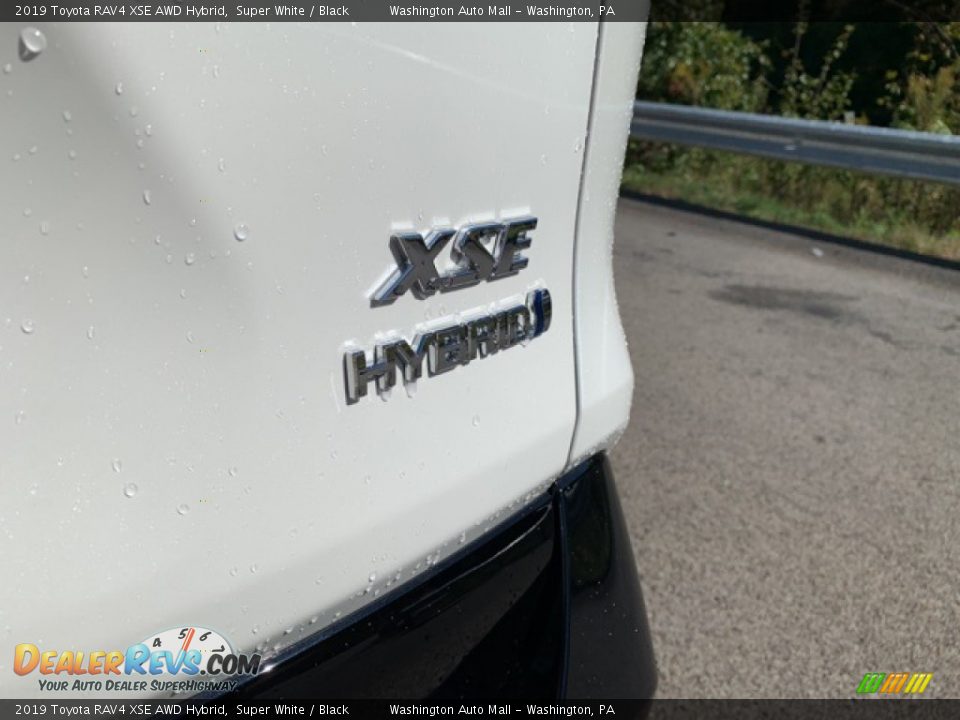 2019 Toyota RAV4 XSE AWD Hybrid Super White / Black Photo #10