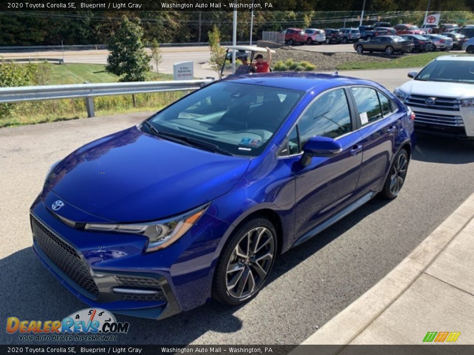 Front 3/4 View of 2020 Toyota Corolla SE Photo #5