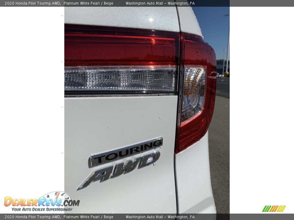 2020 Honda Pilot Touring AWD Platinum White Pearl / Beige Photo #25