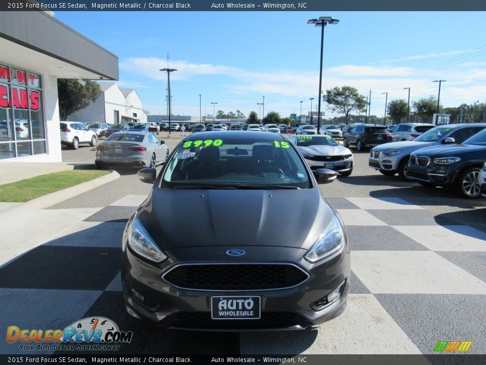 2015 Ford Focus SE Sedan Magnetic Metallic / Charcoal Black Photo #2