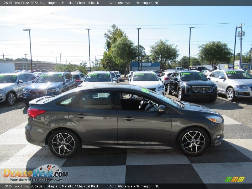 2015 Ford Focus SE Sedan Magnetic Metallic / Charcoal Black Photo #3